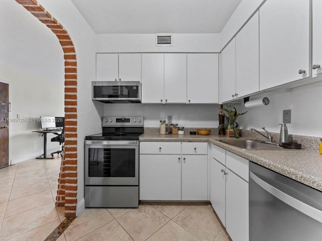 5020 NW 79th Ave 303, Doral, FL 33166