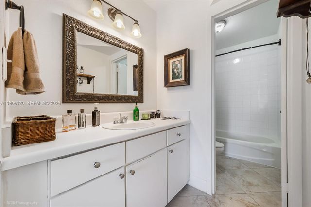 5020 NW 79th Ave 303, Doral, FL 33166