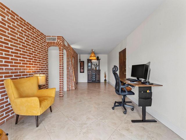 5020 NW 79th Ave 303, Doral, FL 33166