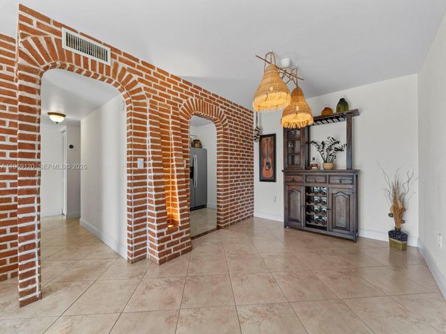 5020 NW 79th Ave 303, Doral, FL 33166