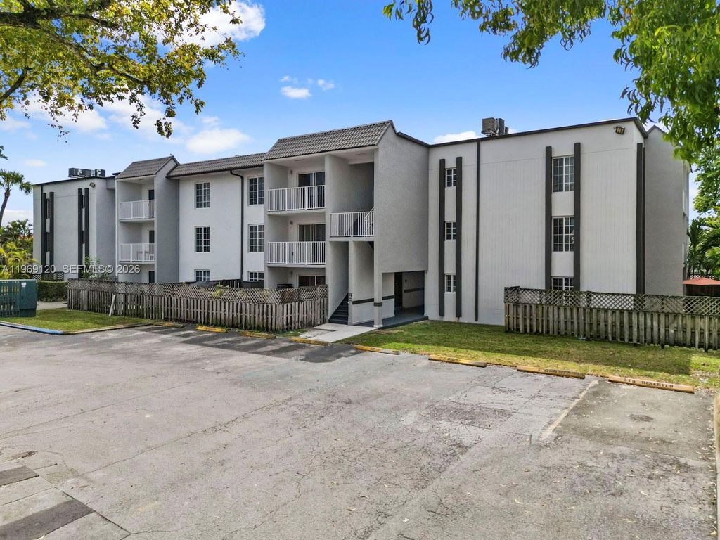 5020 NW 79th Ave 303, Doral, FL 33166