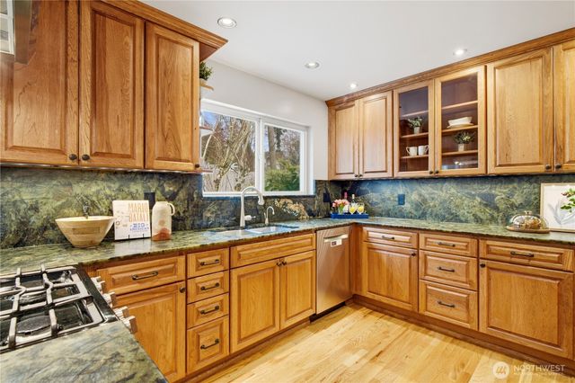 14335 109th Avenue NE, Kirkland, WA 98034