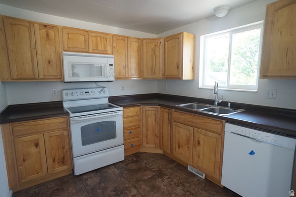 560 PEZEL RD, Tooele, UT 84074 — photo 4