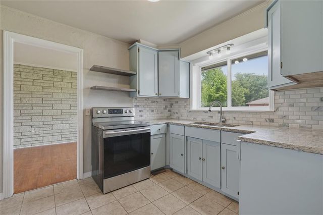 1408 Oxford Way, The Village, OK 73120