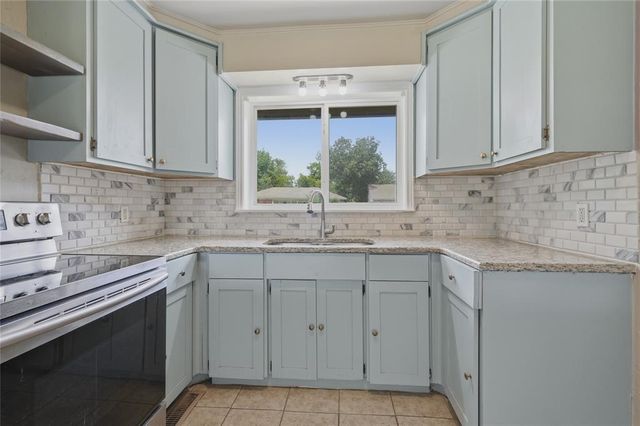 1408 Oxford Way, The Village, OK 73120