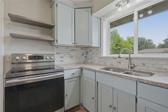 1408 Oxford Way, The Village, OK 73120