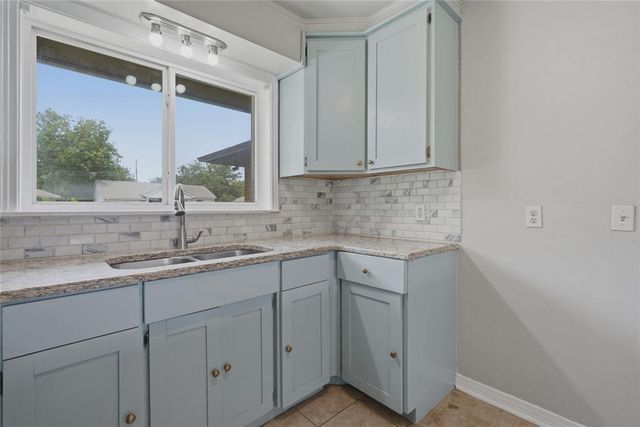 1408 Oxford Way, The Village, OK 73120