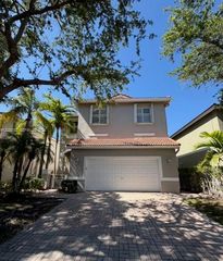 1125 Satinleaf St, Hollywood, FL 33019