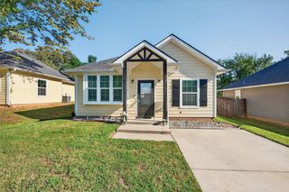 425 W Johnson, Denison, TX 75020