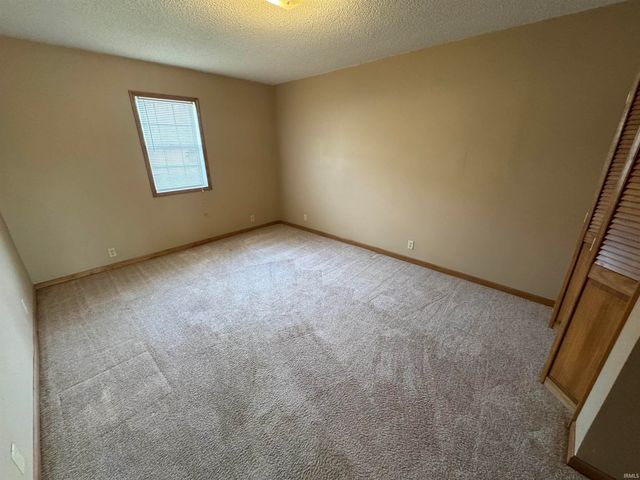 5664 S 500 W Road, Columbia City, IN 46725