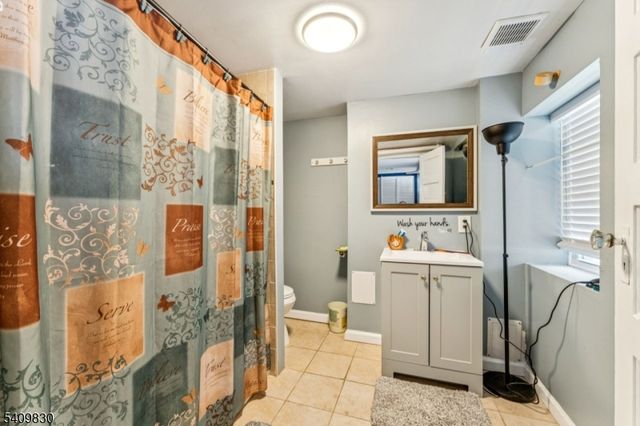 688 W Lake Ave, Rahway City, NJ 07065