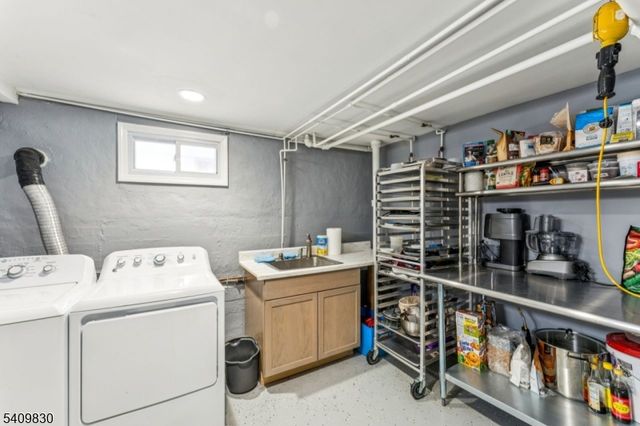 688 W Lake Ave, Rahway City, NJ 07065