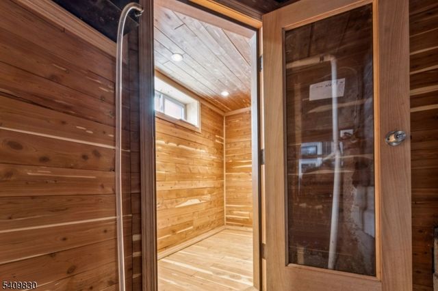 688 W Lake Ave, Rahway City, NJ 07065