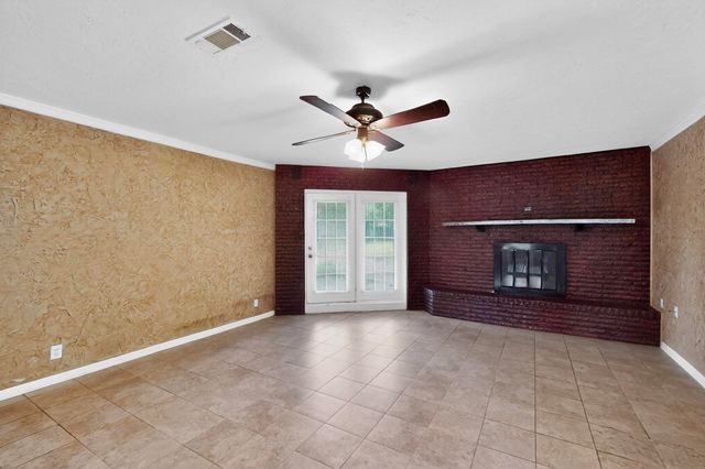 716 W Pleasantview Drive, Hurst, TX 76054