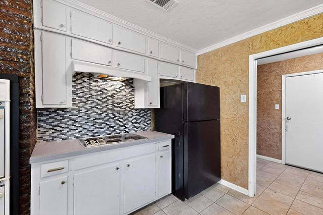 716 W Pleasantview Drive, Hurst, TX 76054
