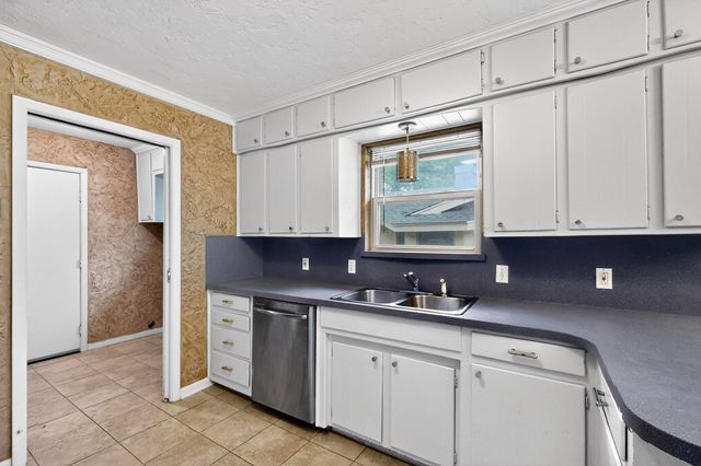 716 W Pleasantview Drive, Hurst, TX 76054