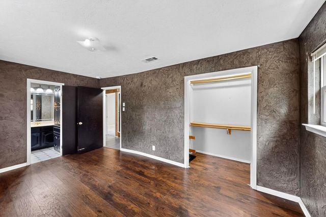 716 W Pleasantview Drive, Hurst, TX 76054