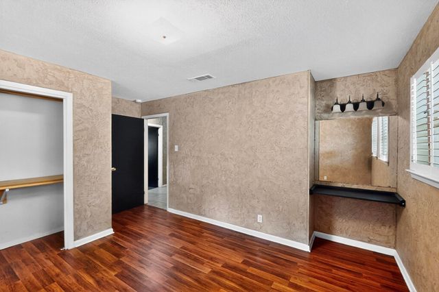 716 W Pleasantview Drive, Hurst, TX 76054