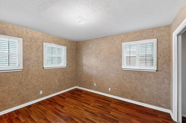 716 W Pleasantview Drive, Hurst, TX 76054