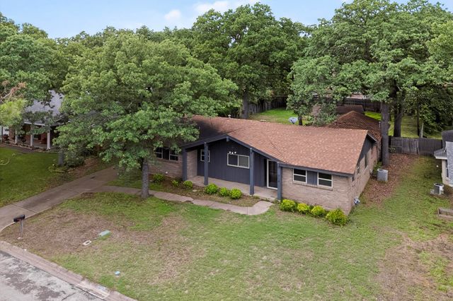 716 W Pleasantview Drive, Hurst, TX 76054