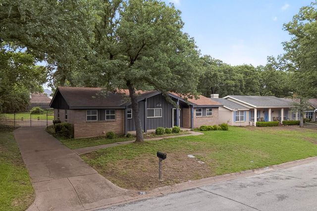 716 W Pleasantview Drive, Hurst, TX 76054