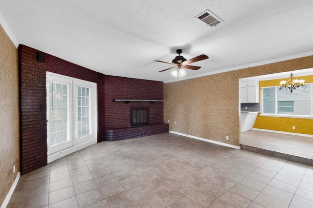716 W Pleasantview Drive, Hurst, TX 76054