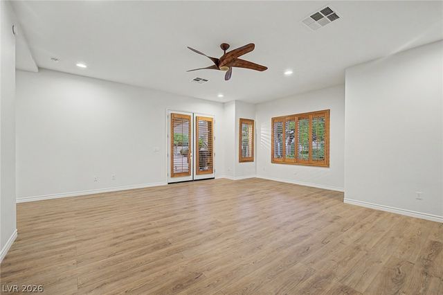 7504 Via Del Mar Street, Las Vegas, NV 89131