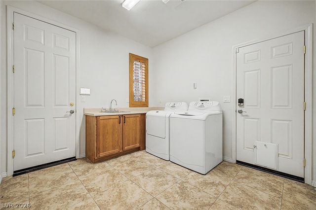 7504 Via Del Mar Street, Las Vegas, NV 89131