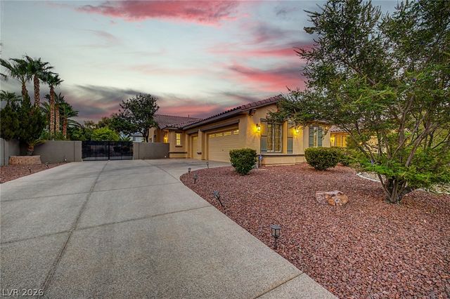 7504 Via Del Mar Street, Las Vegas, NV 89131