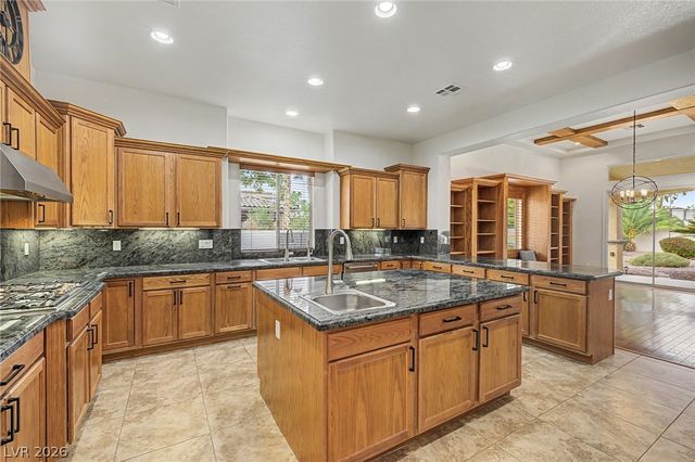 7504 Via Del Mar Street, Las Vegas, NV 89131