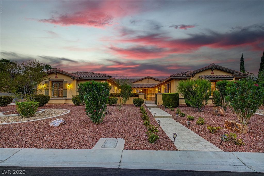 7504 Via Del Mar Street, Las Vegas, NV 89131