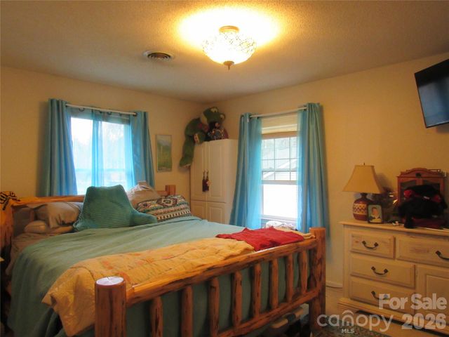 19 Westminster Drive, Asheville, NC 28804