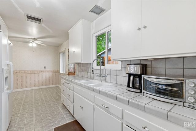 1819 Locust Ravine, Bakersfield, CA 93306