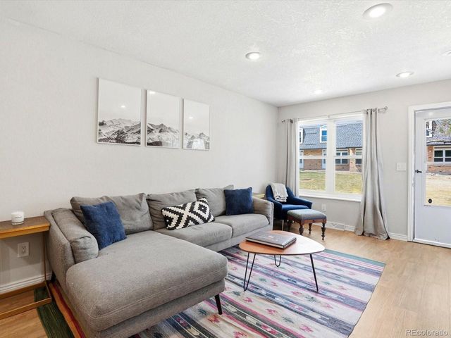 1527 S Owens St 12, Denver, CO 80232