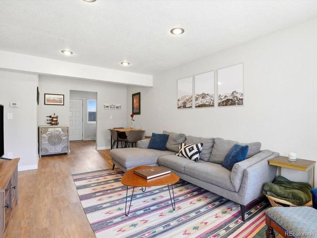 1527 S Owens St 12, Denver, CO 80232