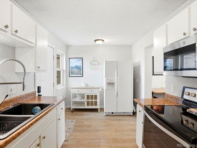 1527 S Owens St 12, Denver, CO 80232