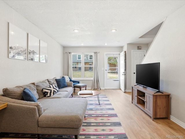 1527 S Owens St 12, Denver, CO 80232