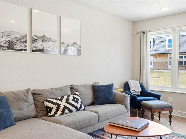 1527 S Owens St 12, Denver, CO 80232