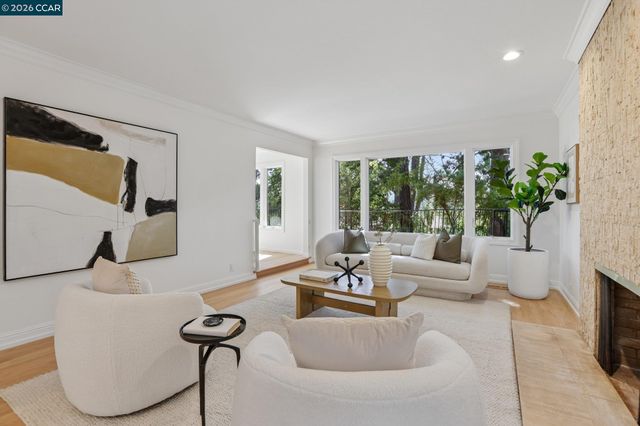 445 Kingsford Dr, Moraga, CA 94556