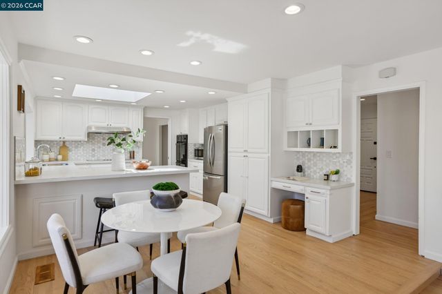 445 Kingsford Dr, Moraga, CA 94556