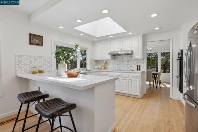 445 Kingsford Dr, Moraga, CA 94556