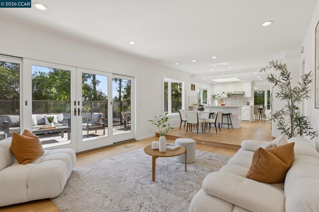 445 Kingsford Dr, Moraga, CA 94556