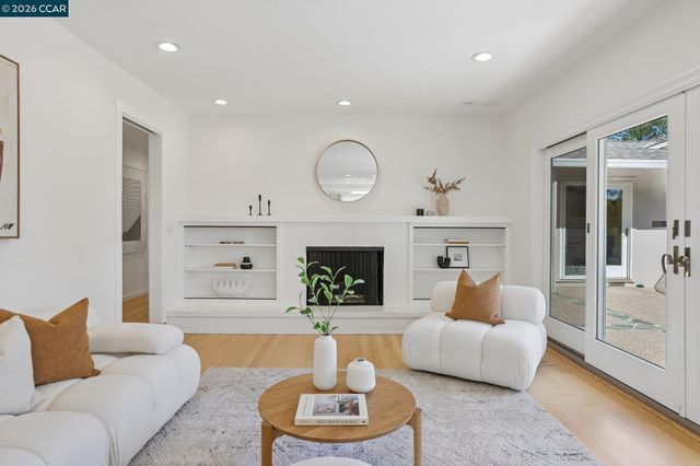 445 Kingsford Dr, Moraga, CA 94556
