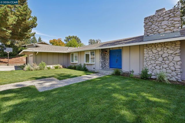 445 Kingsford Dr, Moraga, CA 94556