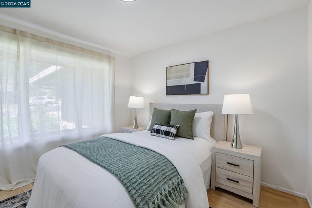 445 Kingsford Dr, Moraga, CA 94556