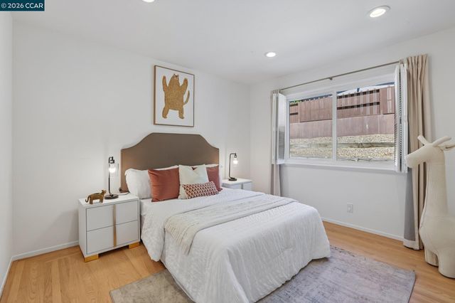445 Kingsford Dr, Moraga, CA 94556