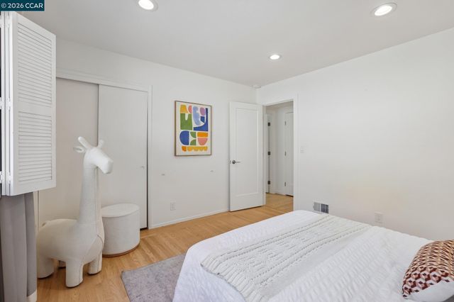 445 Kingsford Dr, Moraga, CA 94556