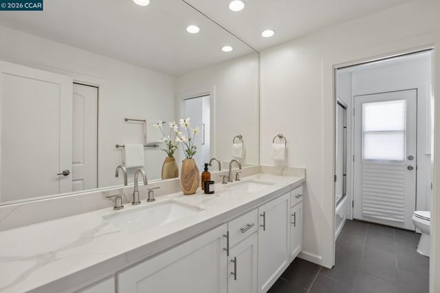 445 Kingsford Dr, Moraga, CA 94556