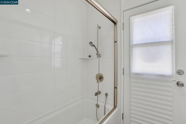 445 Kingsford Dr, Moraga, CA 94556