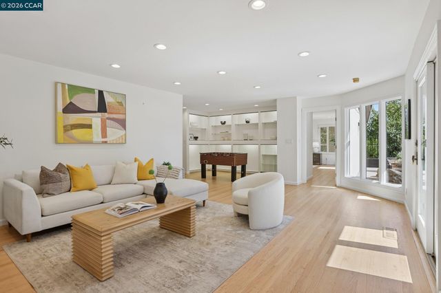 445 Kingsford Dr, Moraga, CA 94556